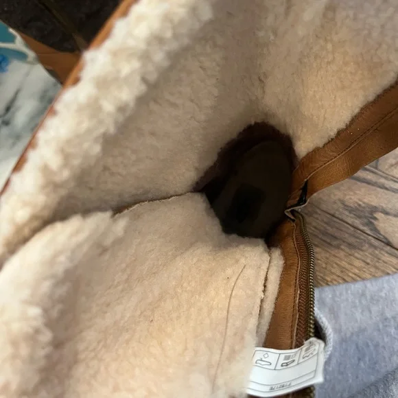 Super Cute Ugg Lace Up Boots Size 6.5 - Picture 5 of 9